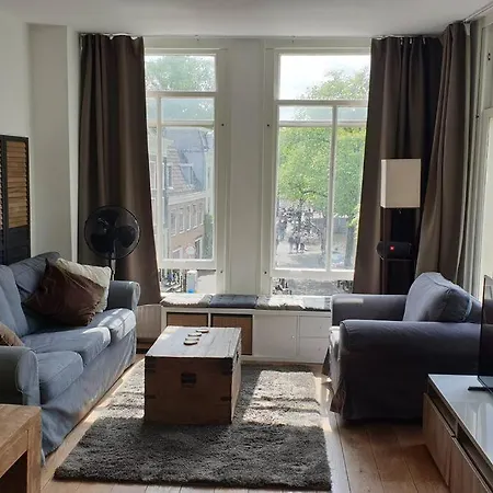 - Bright, Canal-side, Central, Renovated 1br Lägenhet